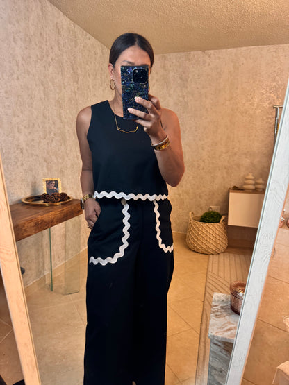 Black and White set