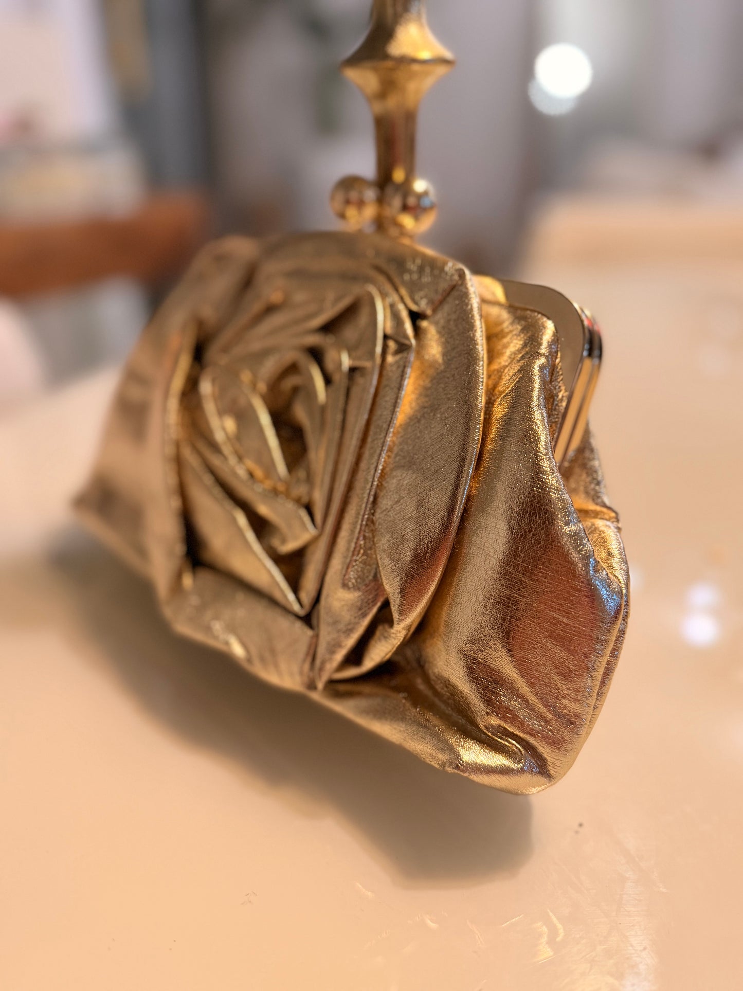 Flower clutch