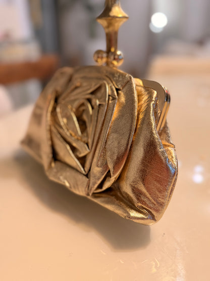 Flower clutch